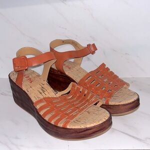 NEW KORKS Marley platform strappy sandal sz 9.   (B3)